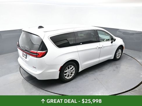 Used 2024 Chrysler Pacifica Touring-L image 43