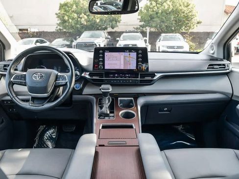 Used 2021 Toyota Sienna XLE w/ XLE Plus Package image 14