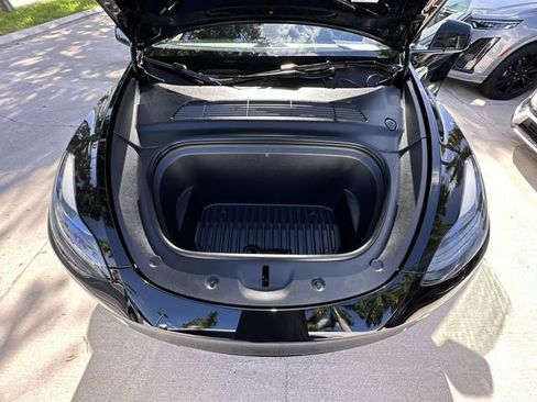 Used 2024 Tesla Model Y Long Range RWD image 33