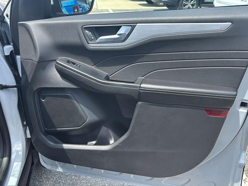 Used 2025 Ford Escape Platinum AWD/4WD image 25