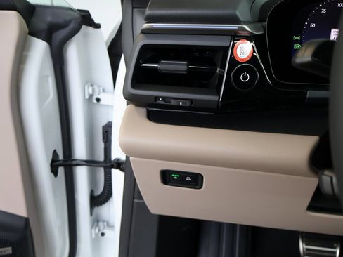 Used 2025 Porsche Macan 4S Electric image 32