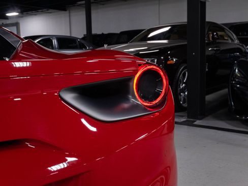 Used 2018 Ferrari 488 GTB RWD image 74