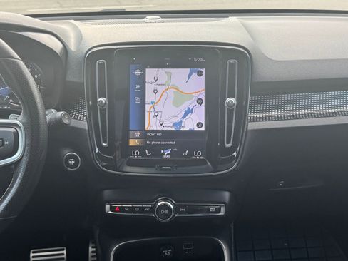 Used 2019 Volvo XC40 T5 R-Design image 19