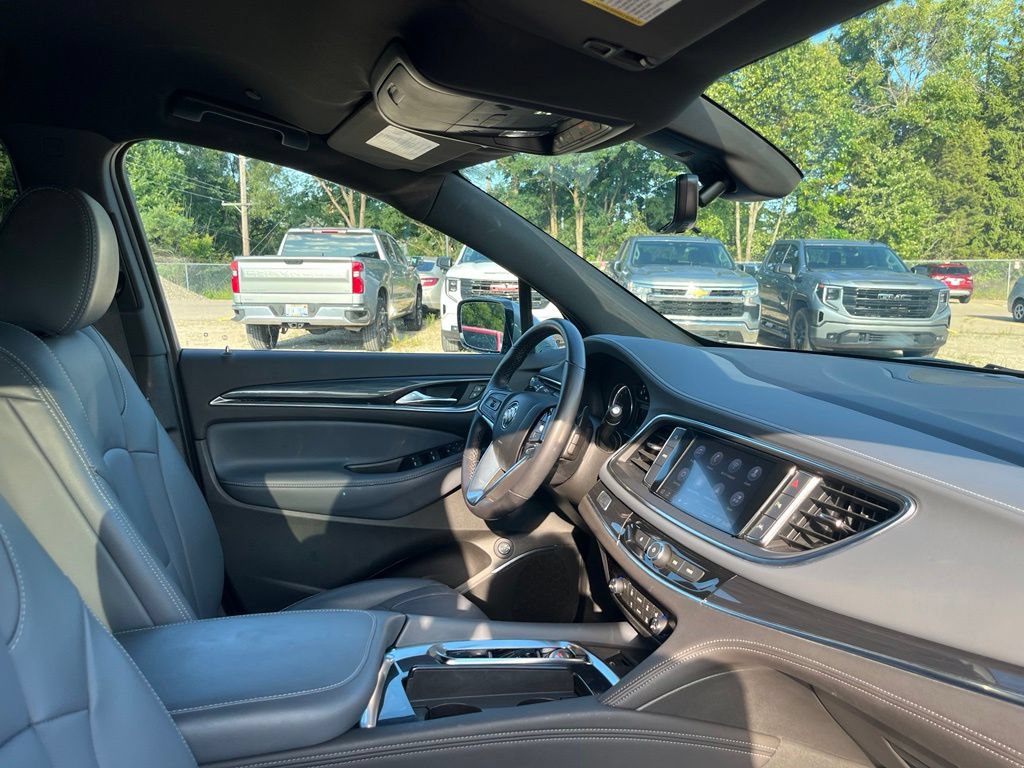 Used 2024 Buick Enclave Essence w/ Technology Package AWD/4WD image 40
