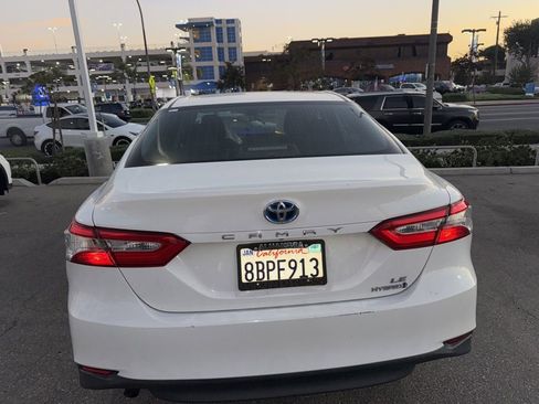 Used 2018 Toyota Camry LE image 8