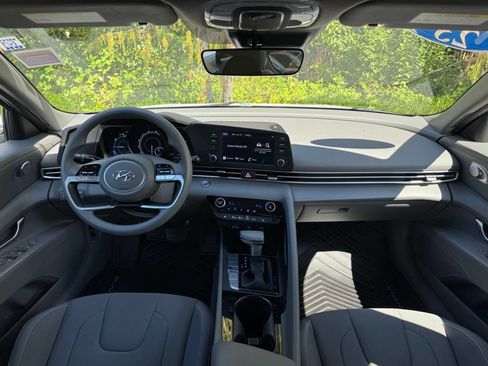 Used 2023 Hyundai Elantra Blue FWD image 5