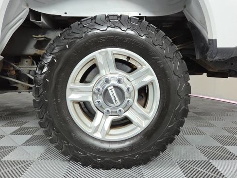 Used 2017 Ford F250 XLT w/ FX4 Off-Road Package AWD/4WD image 15
