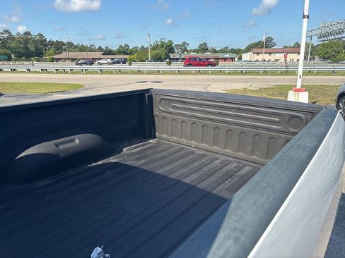 Used 2018 RAM 1500 Classic SLT AWD/4WD image 10