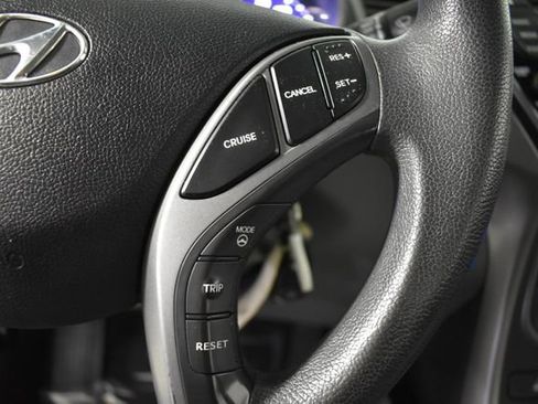 Used 2014 Hyundai Elantra SE w/ Option Group 02 FWD image 16