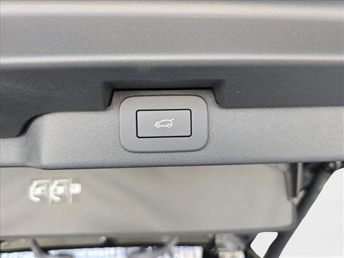 New 2025 Land Rover Discovery Dynamic SE AWD/4WD image 13