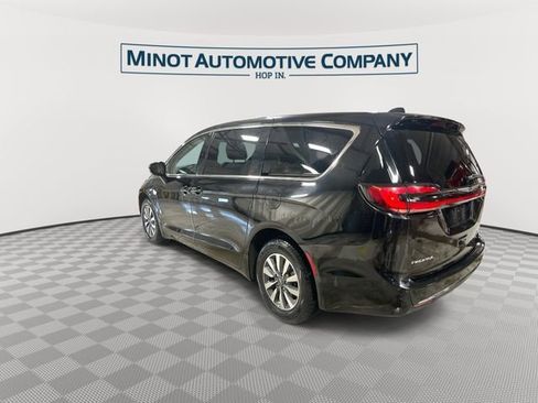 Certified 2024 Chrysler Pacifica Select image 6