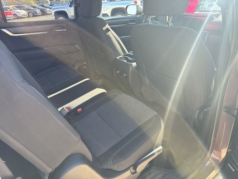 Used 2025 GMC Acadia Elevation image 11