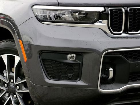 New 2025 Jeep Grand Cherokee Overland w/ Luxury Tech Group IV image 3