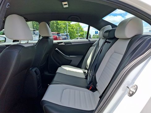 Used 2017 Volkswagen Jetta Sport FWD image 10