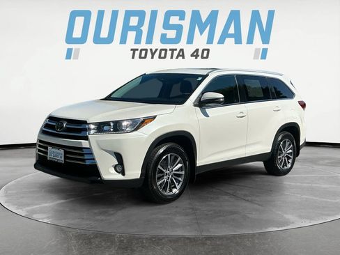 Used 2019 Toyota Highlander XLE AWD/4WD image 3