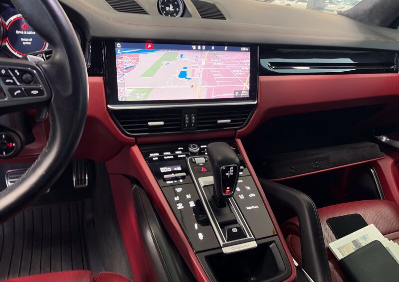 Certified 2020 Porsche Cayenne Turbo S AWD/4WD image 7