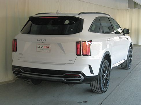 Certified 2023 Kia Sorento SX image 7