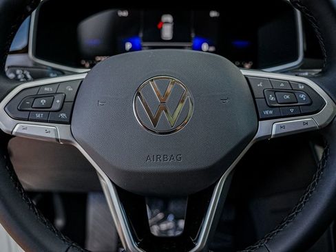 New 2025 Volkswagen Taos SE FWD image 14