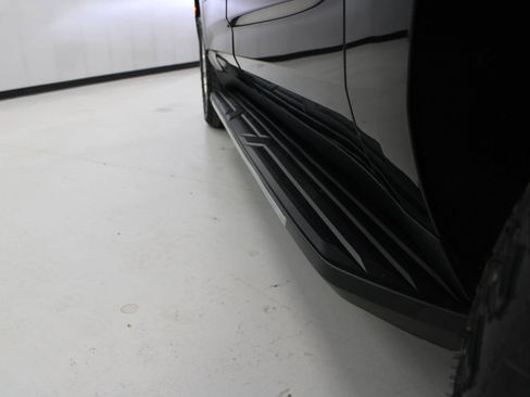 Used 2021 Chevrolet Suburban LT image 13