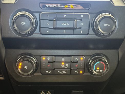 Used 2019 Ford F150 XLT w/ Equipment Group 302A Luxury AWD/4WD image 21