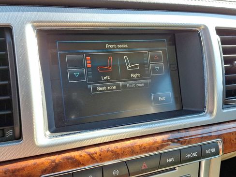 Used 2015 Jaguar XF Portfolio image 25