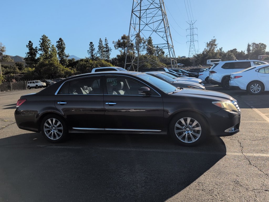 Used 2012 Toyota Avalon Limited FWD image 4