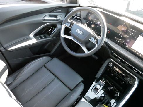 Used 2025 Audi Q5 Prestige image 9