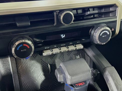 Used 2024 Toyota Tacoma TRD Off-Road image 24