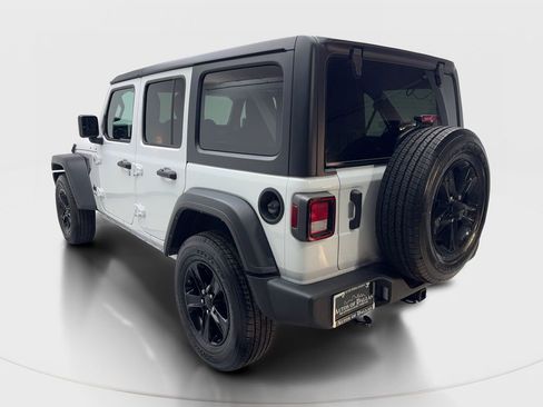 Used 2022 Jeep Wrangler Unlimited Sport image 9