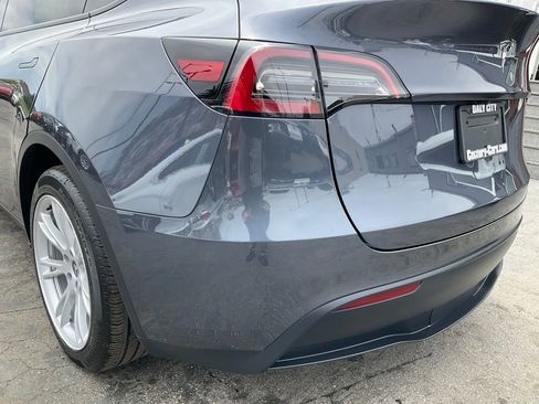 Used 2023 Tesla Model Y 2WD image 90