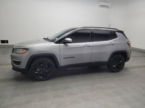Used 2019 Jeep Compass Latitude FWD image 2