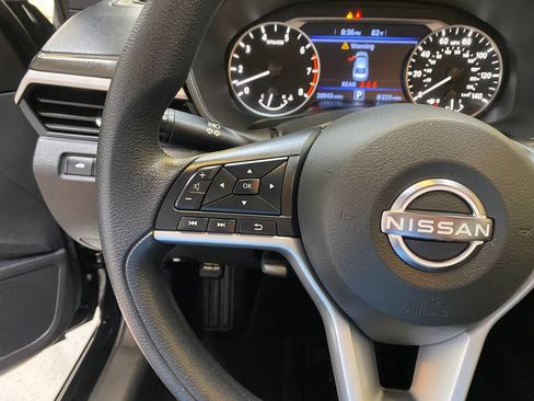 Used 2025 Nissan Altima 2.5 SV FWD image 31