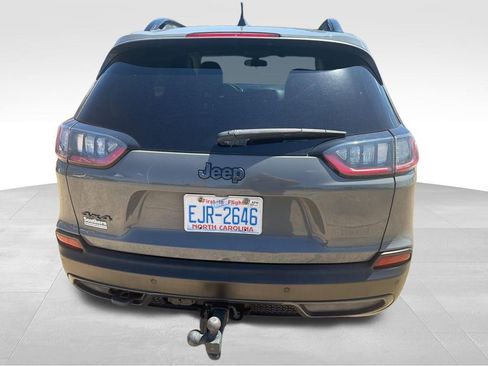 Used 2019 Jeep Cherokee Latitude AWD/4WD image 5