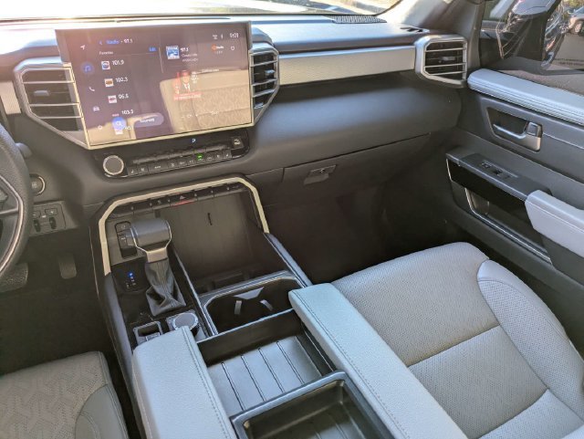 Used 2025 Toyota Tundra Limited AWD/4WD image 17