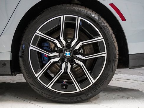 Used 2023 BMW 760i xDrive w/ Executive Package image 44