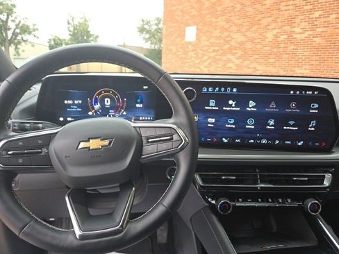 Certified 2025 Chevrolet Traverse LT image 12