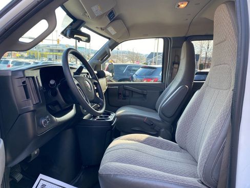 Used 2020 GMC Savana 3500 LT w/ LT Preferred Equipment Group image 9