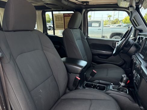 Used 2021 Jeep Wrangler Unlimited Sport AWD/4WD image 31