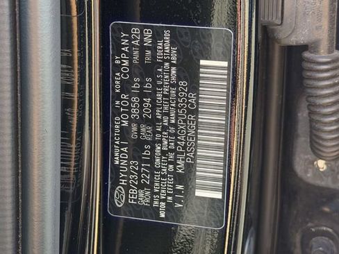 Used 2023 Hyundai Elantra Limited FWD image 20