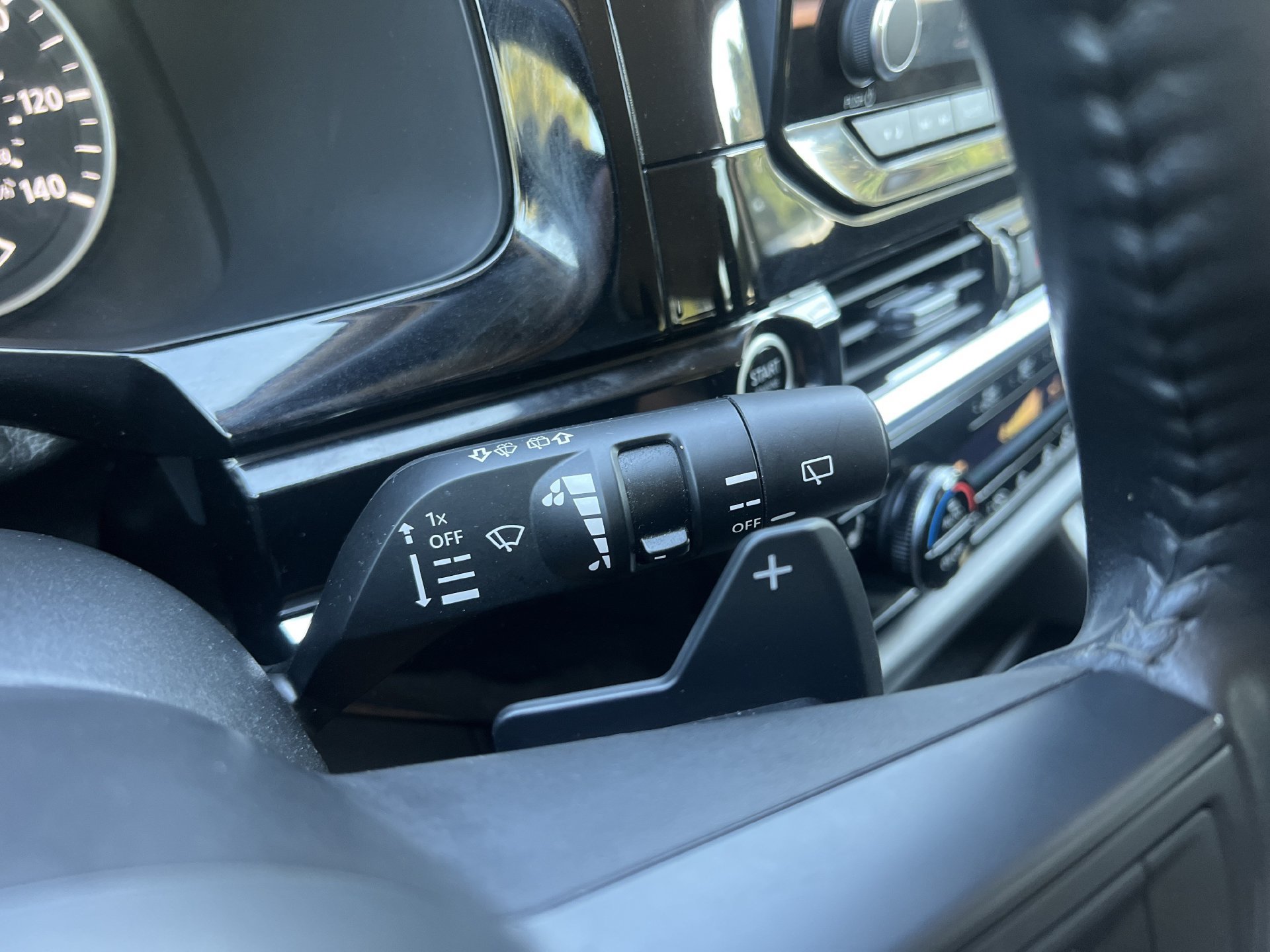 Used 2024 Nissan Pathfinder SV FWD image 11