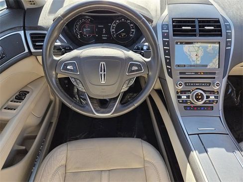Used 2017 Lincoln MKZ Reserve image 17