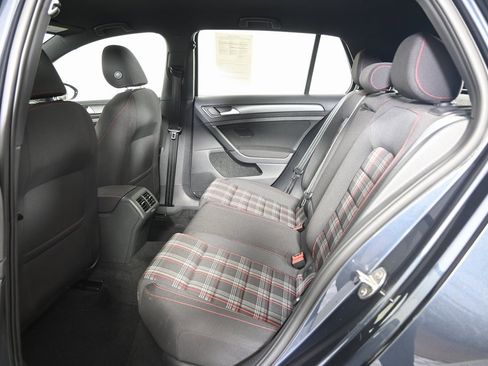 Used 2018 Volkswagen Golf 4-Door image 18