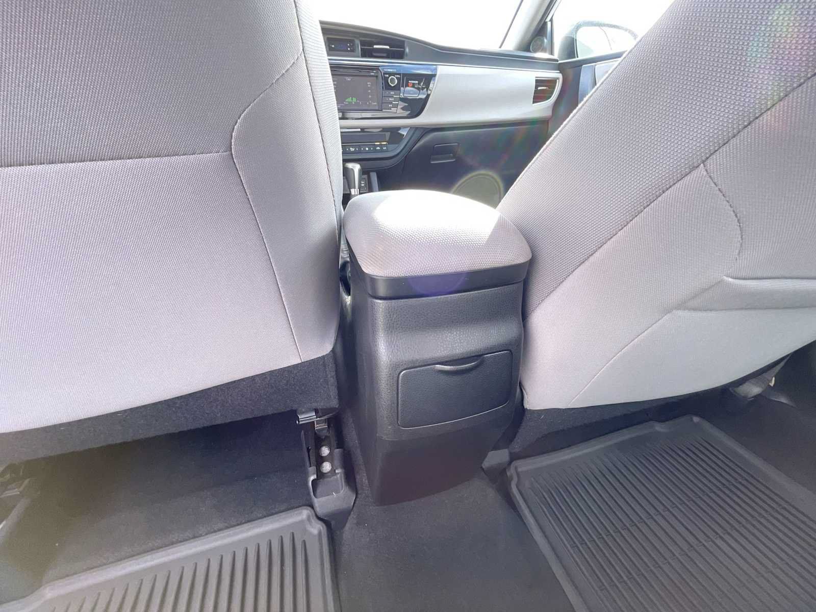 Used 2015 Toyota Corolla LE FWD image 24