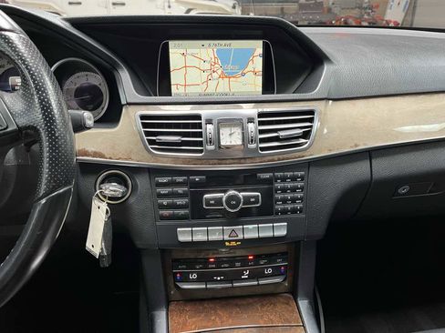 Used 2014 Mercedes-Benz E 250 BlueTEC 4MATIC Sedan image 18