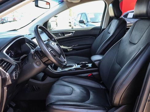 Used 2018 Ford Edge Titanium w/ Equipment Group 301A AWD/4WD image 16