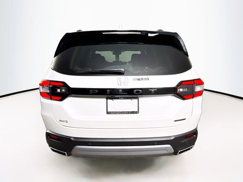 New 2025 Honda Pilot Touring image 33