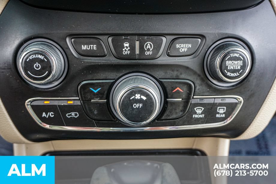 Used 2021 Jeep Cherokee Latitude AWD/4WD image 41