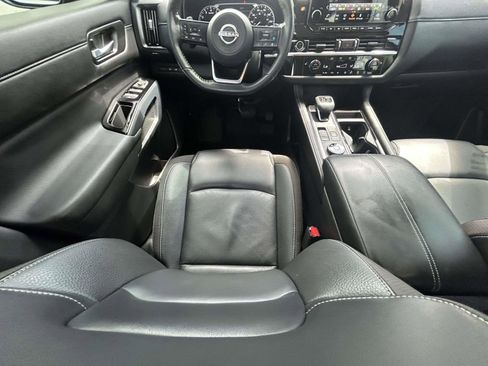Used 2024 Nissan Pathfinder SL AWD/4WD image 12