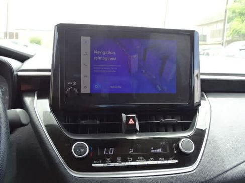 Used 2025 Toyota Corolla LE FWD image 28