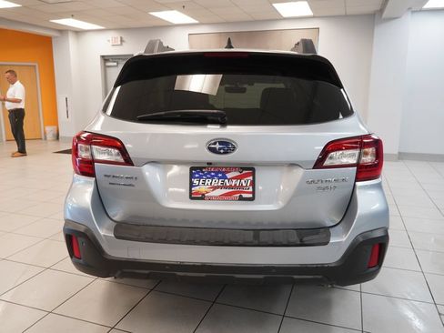 Used 2018 Subaru Outback 3.6R Limited AWD/4WD image 9